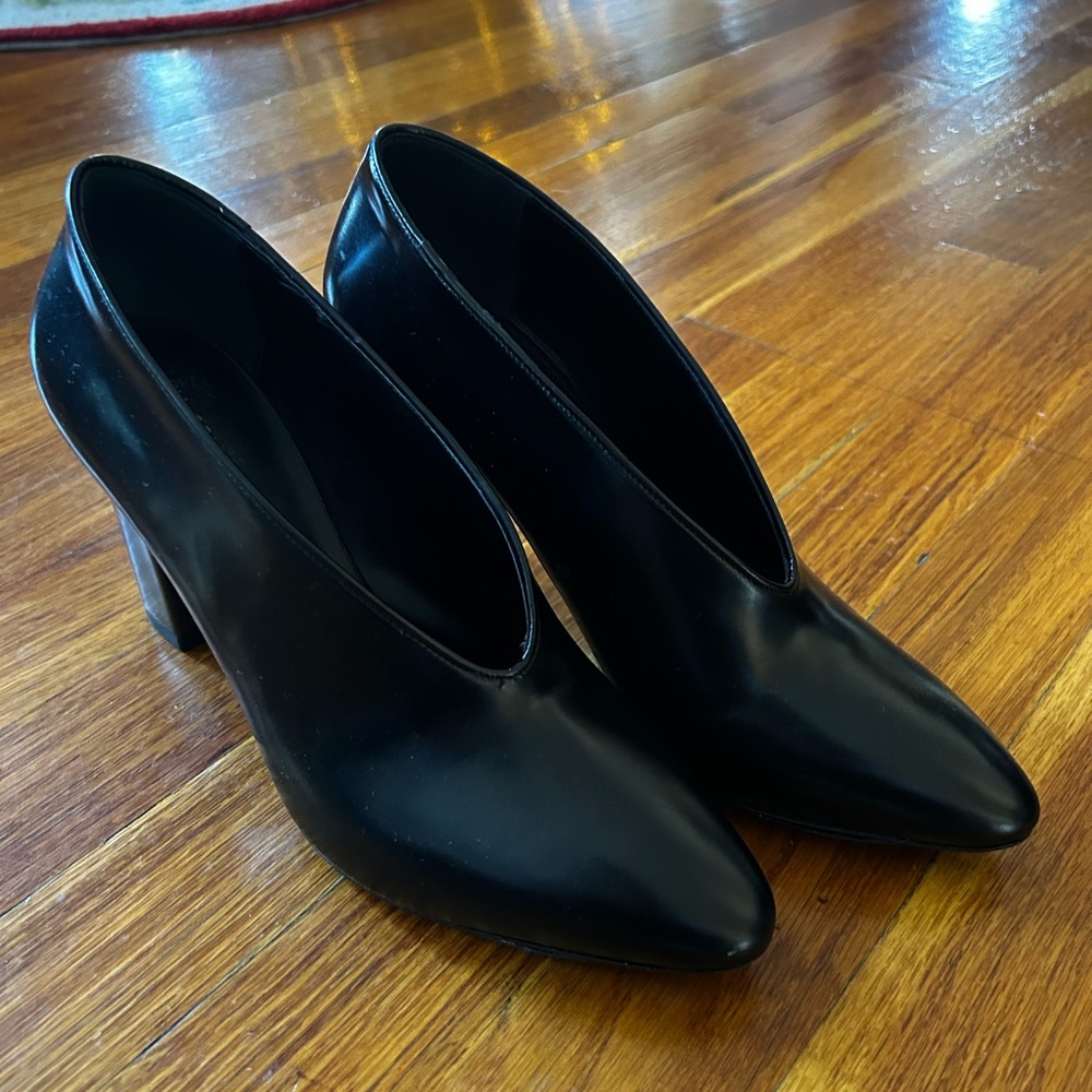 Via Spiga Sleek Black Heels